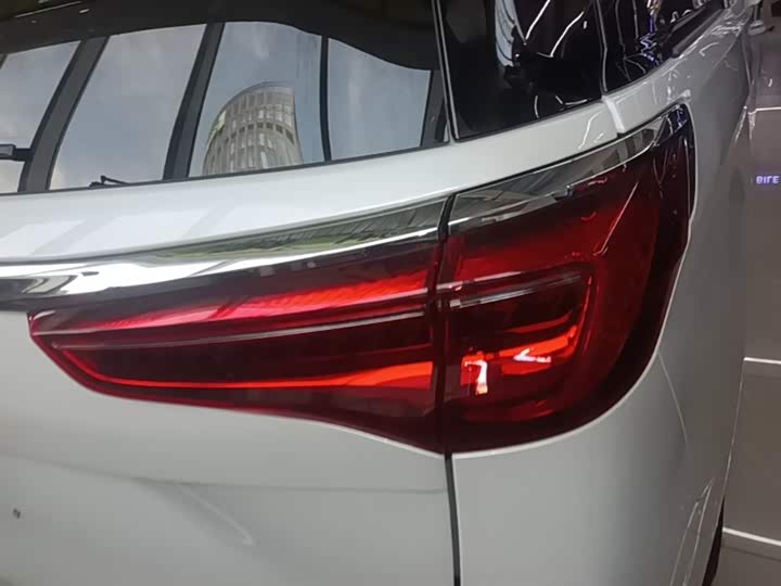 Фото 8 - Buick GL8 ES