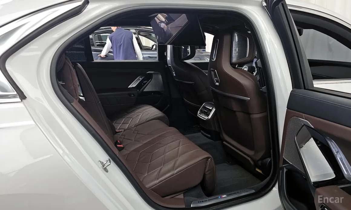 BMW 7 Series 2022 740i sDrive M Sport