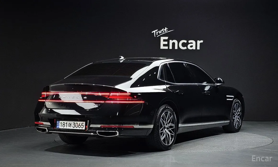 Фото 2 - Genesis G90