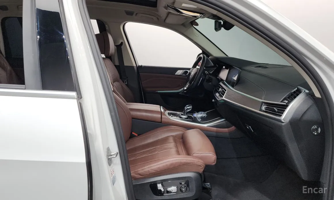 Фото 26 - BMW X7