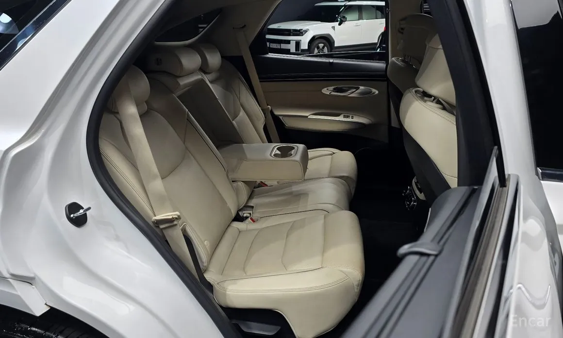 Фото 26 - Genesis GV70