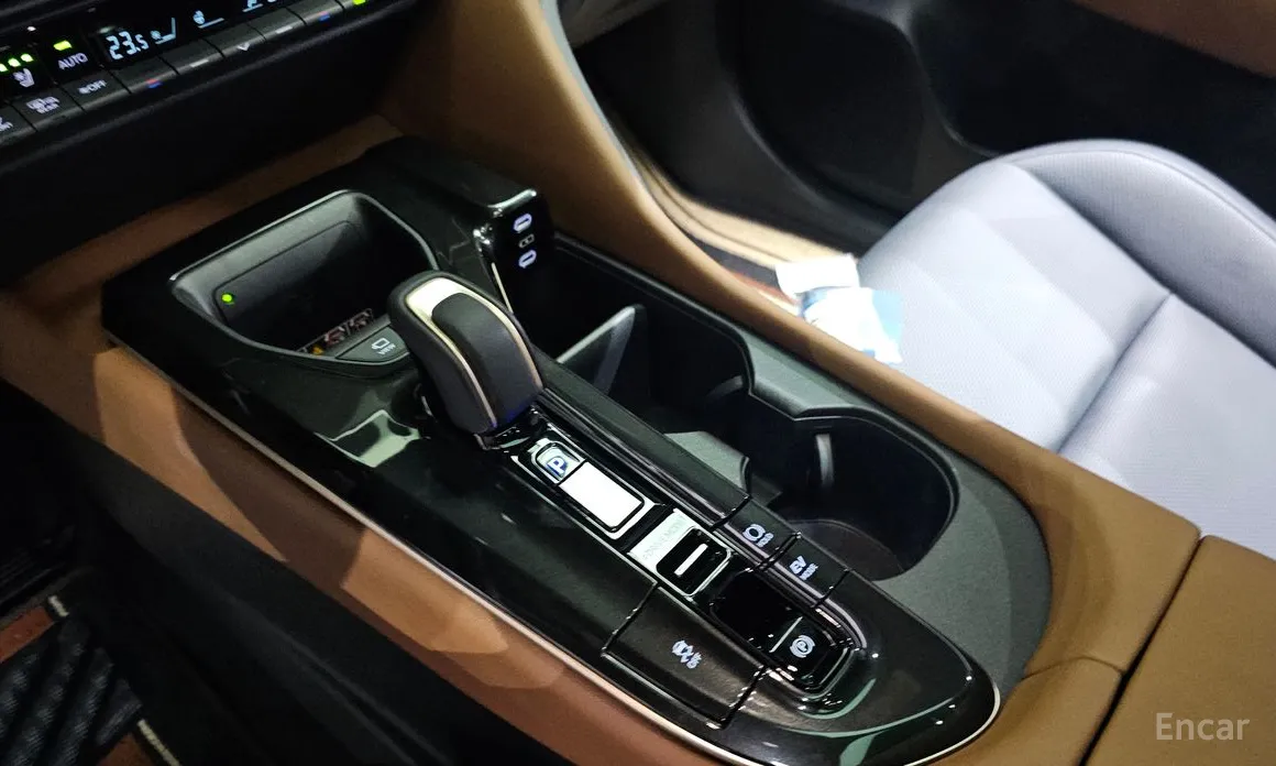 Фото 9 - Toyota Crown