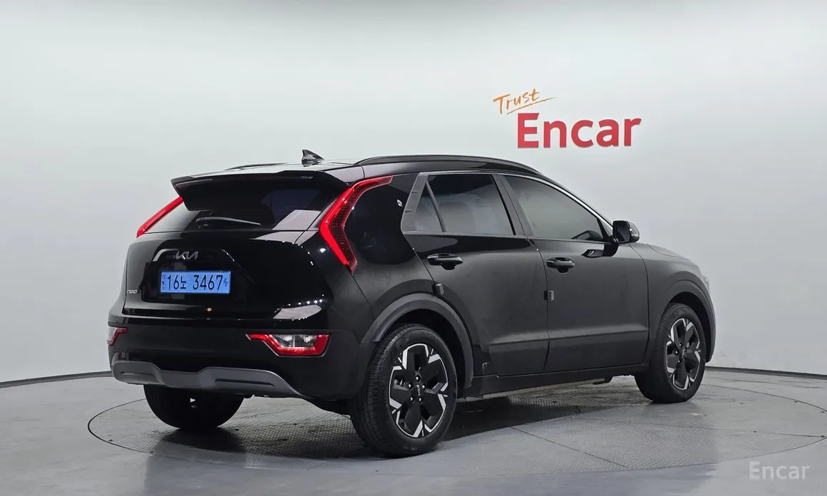 Photo 2 - Kia Niro