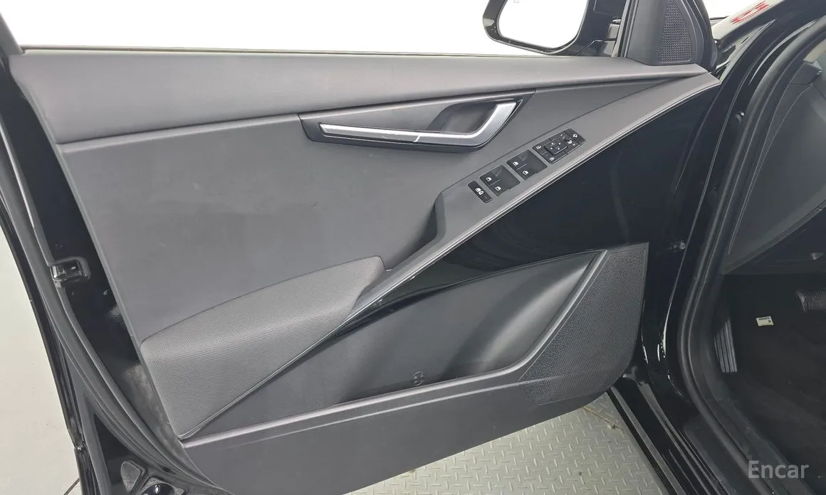 Photo 24 - Kia Niro