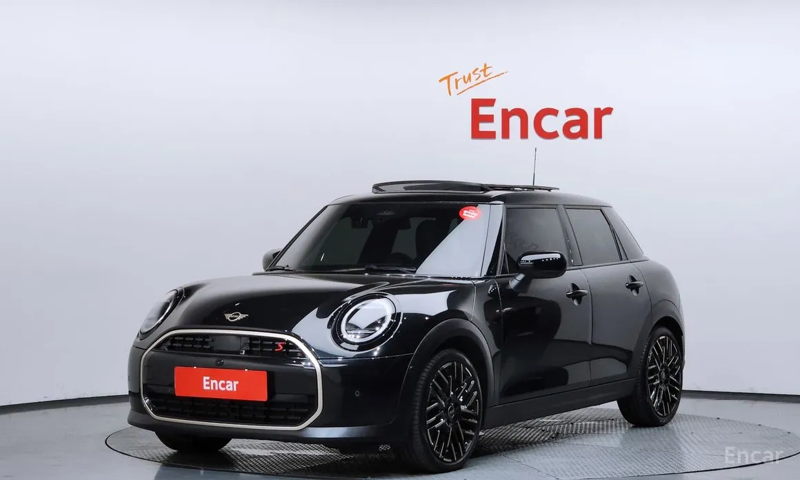 Mini Cooper 2024 5 Door Favoured