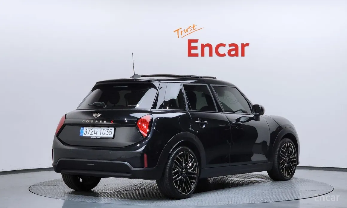 Mini Cooper 2024 5 Door Favoured