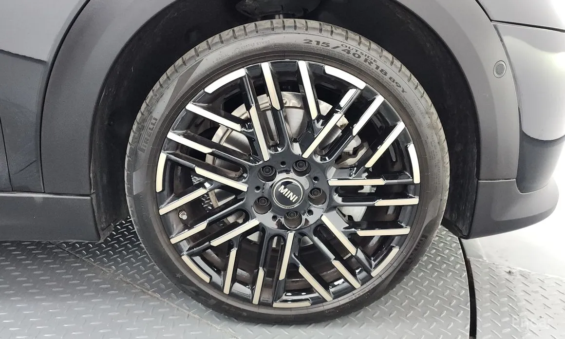 Mini Cooper 2024 5 Door Favoured