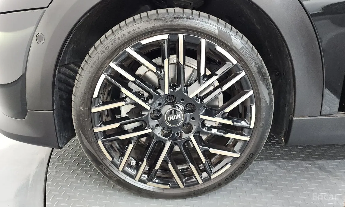 Mini Cooper 2024 5 Door Favoured
