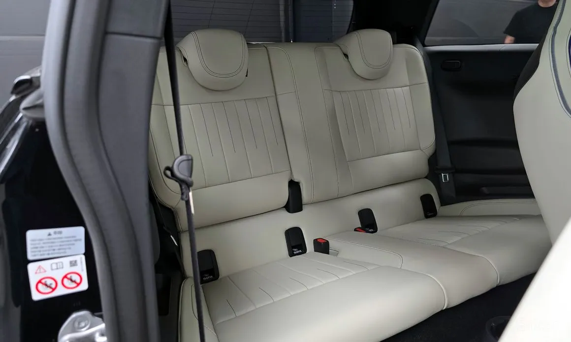 Mini Cooper 2025 SE Favoured