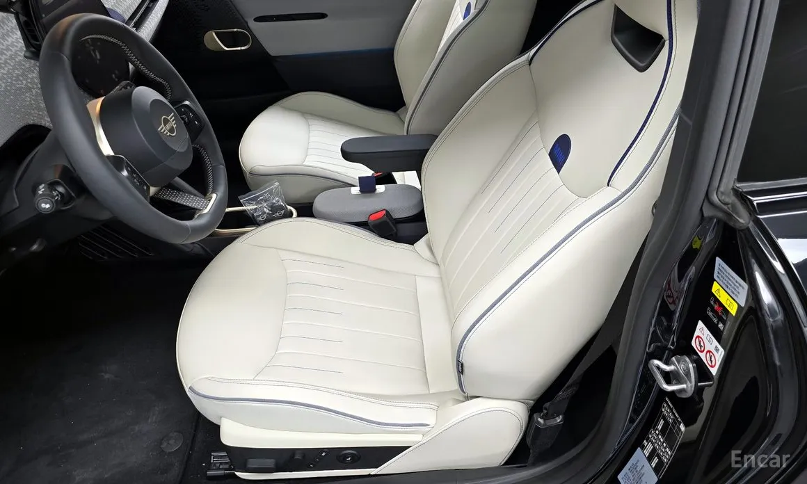 Mini Cooper 2025 SE Favoured