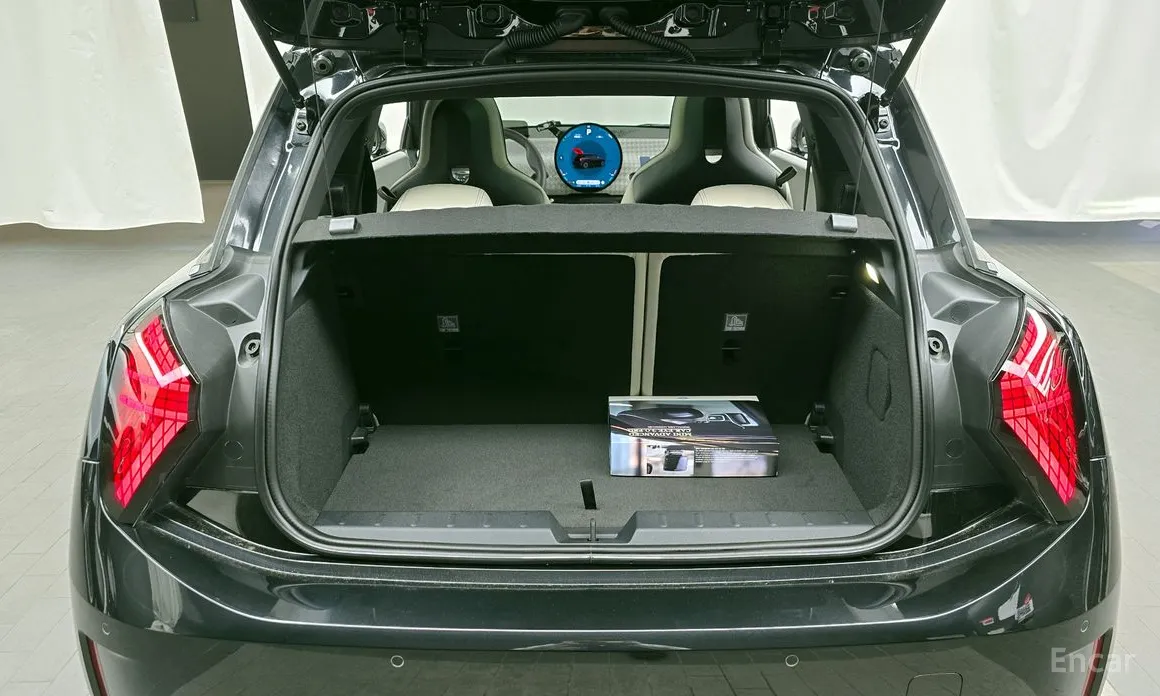 Mini Cooper 2025 SE Favoured