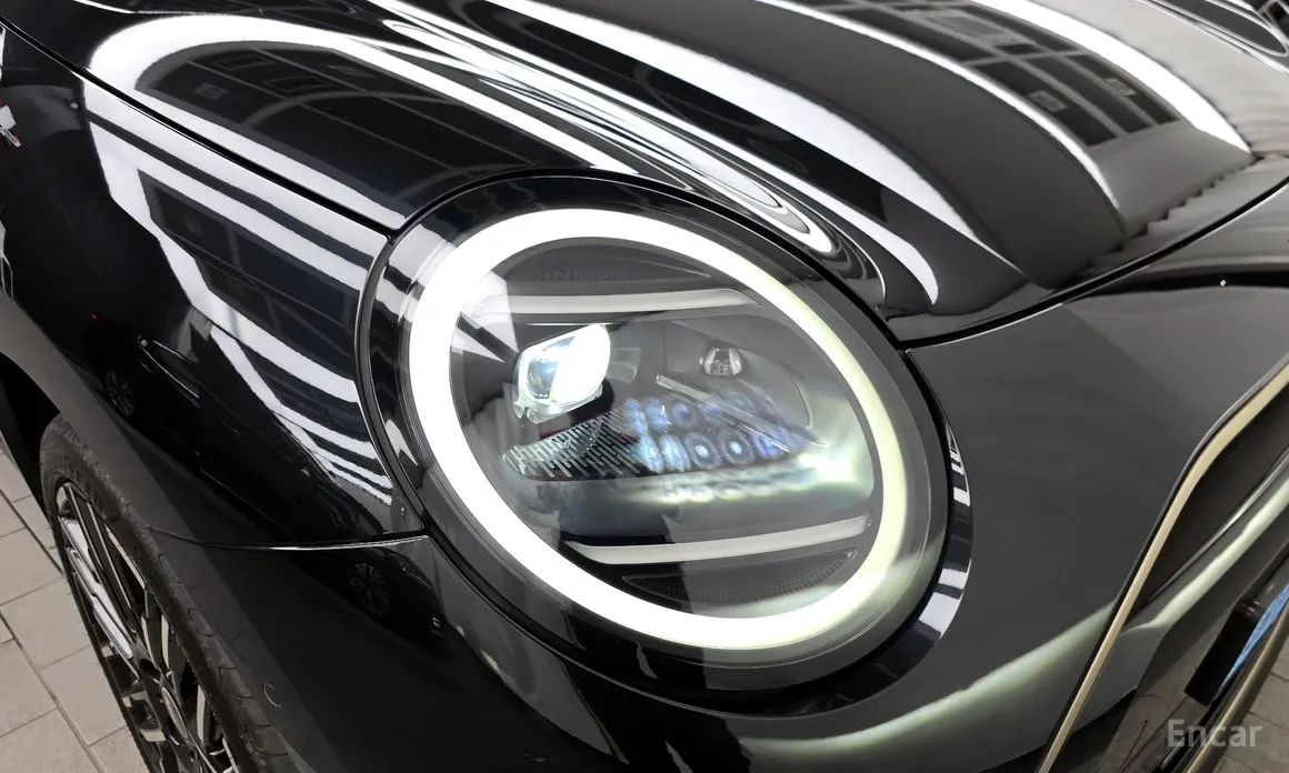 Mini Cooper 2025 SE Favoured