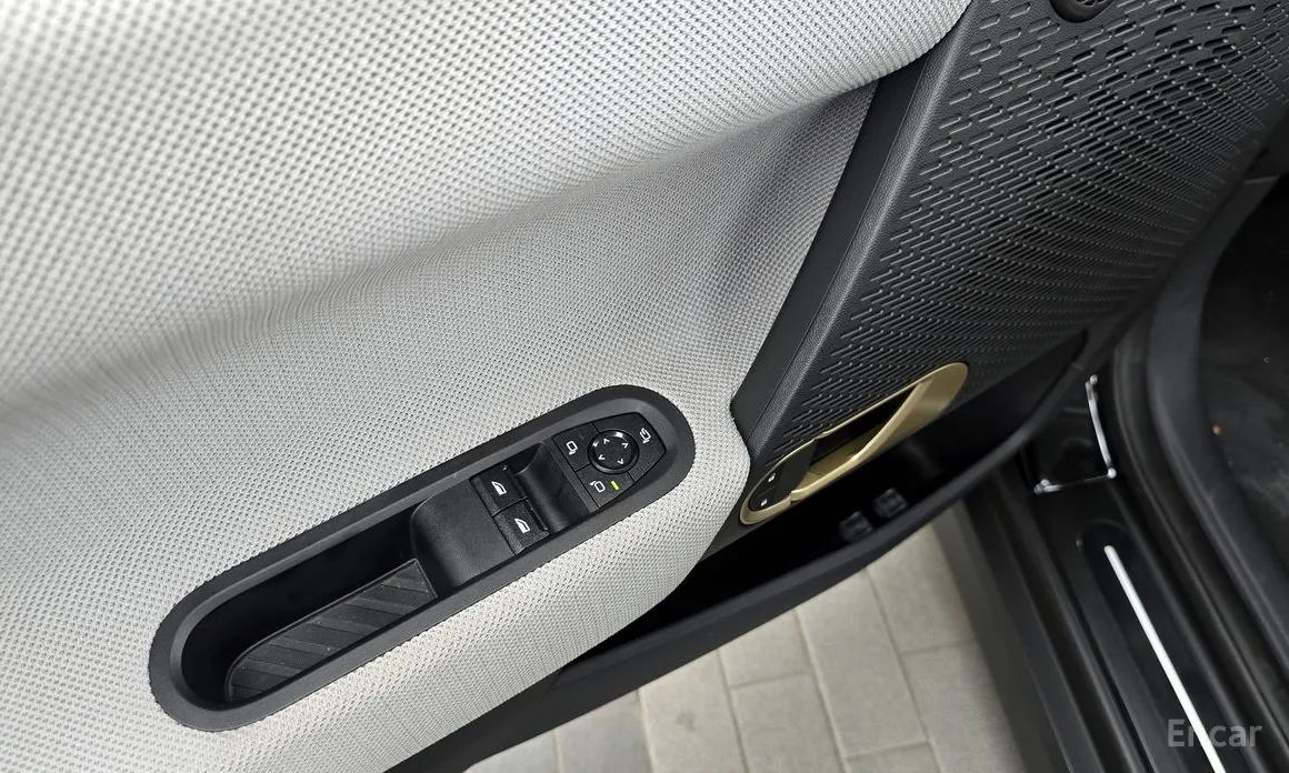 Mini Cooper 2025 SE Favoured