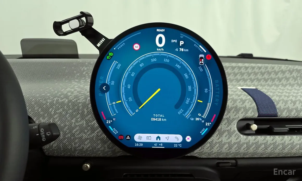Mini Cooper 2025 SE Favoured