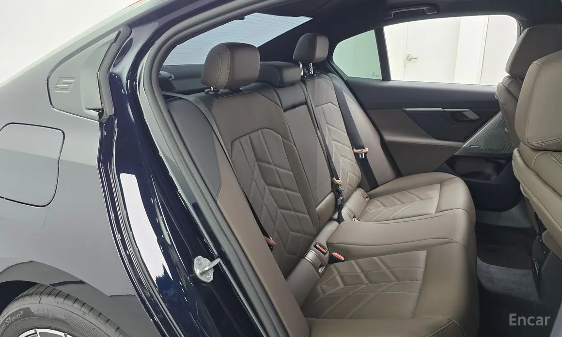 صورة 11 - BMW 5 Series