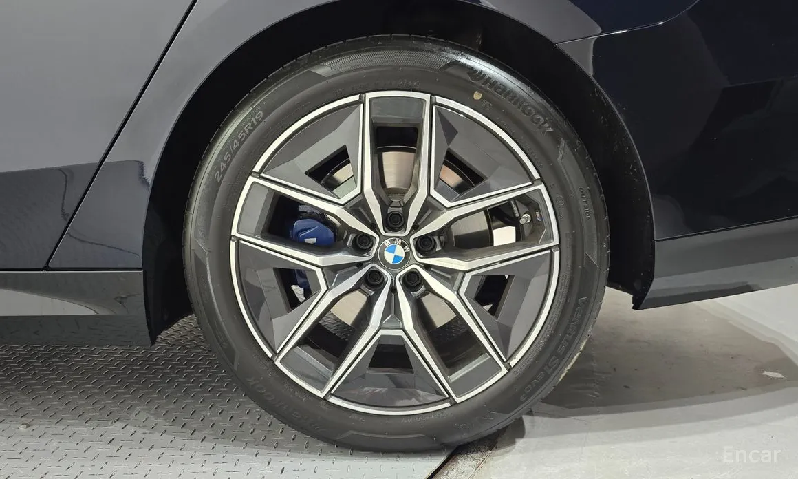 صورة 21 - BMW 5 Series