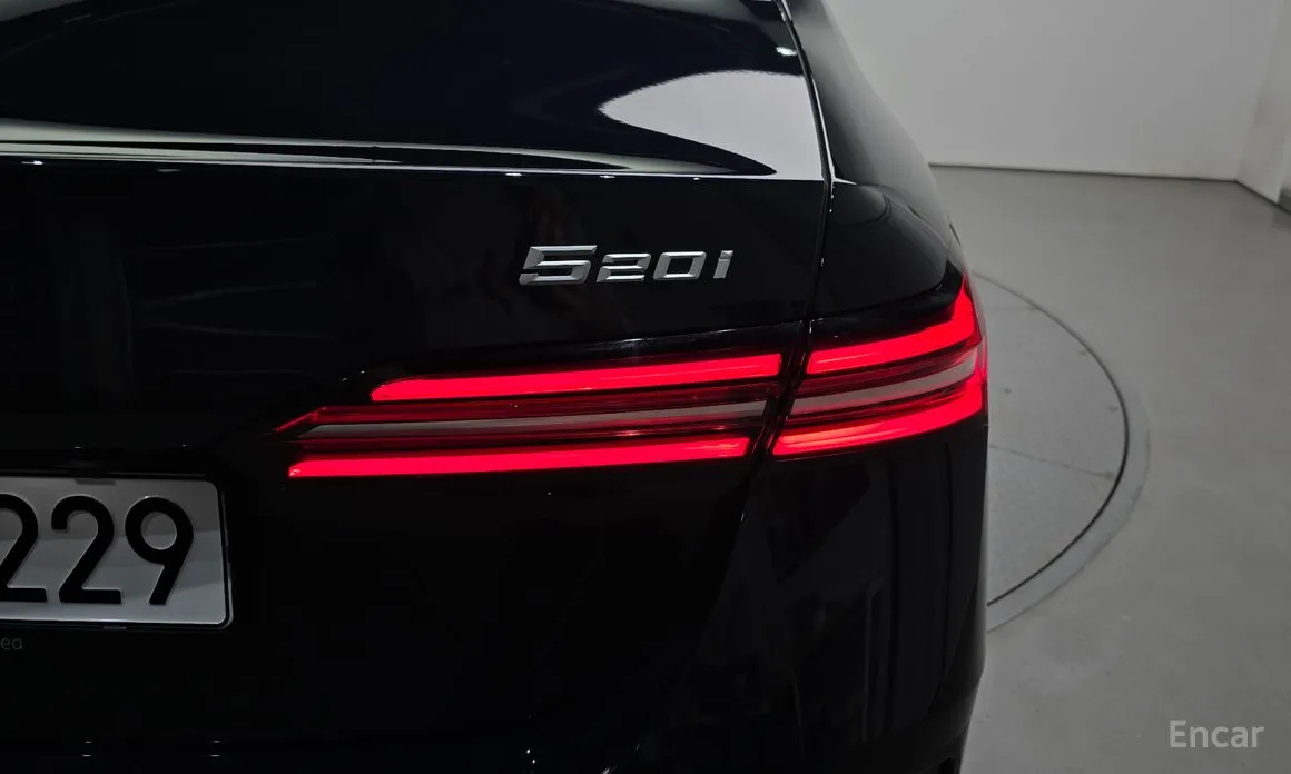 صورة 23 - BMW 5 Series