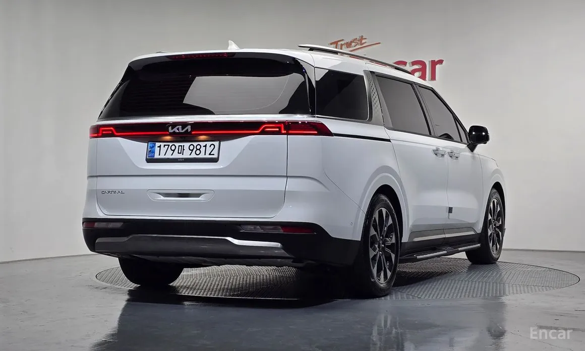 Фото 2 - Kia Carnival