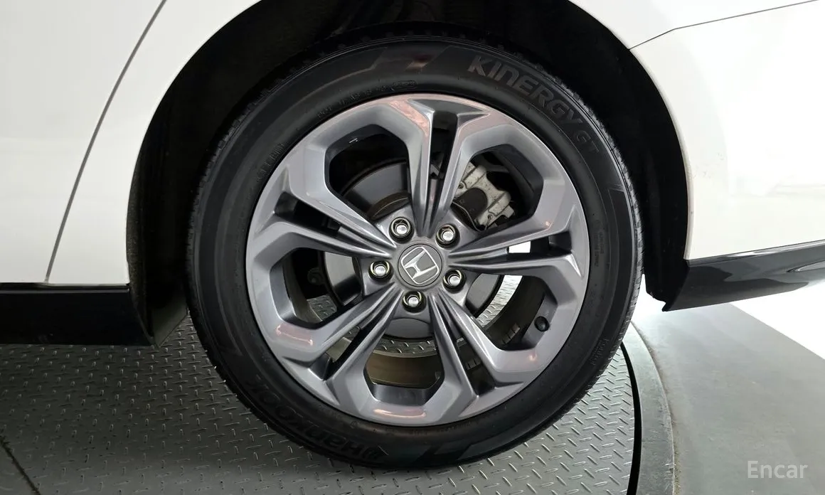 Фото 21 - Honda Accord