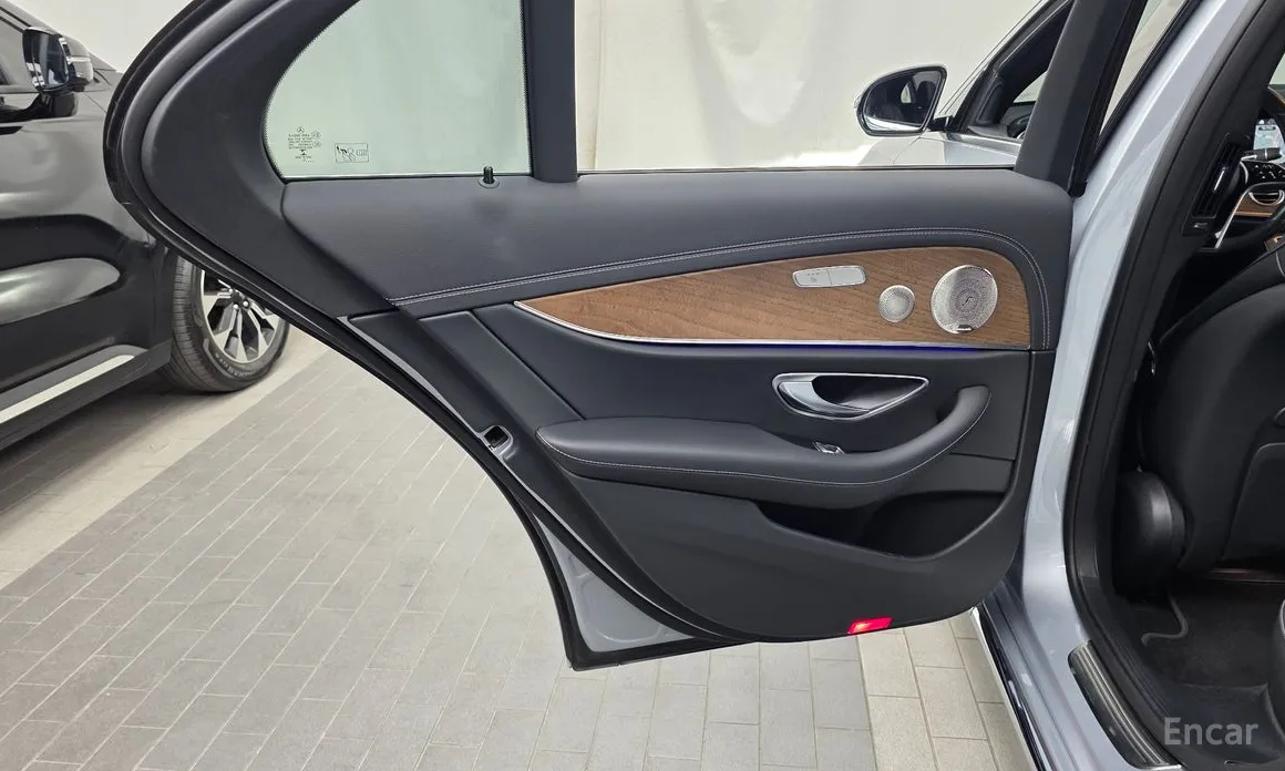 Mercedes-Benz E-Class 2016 E300e 4MATIC Exclusive