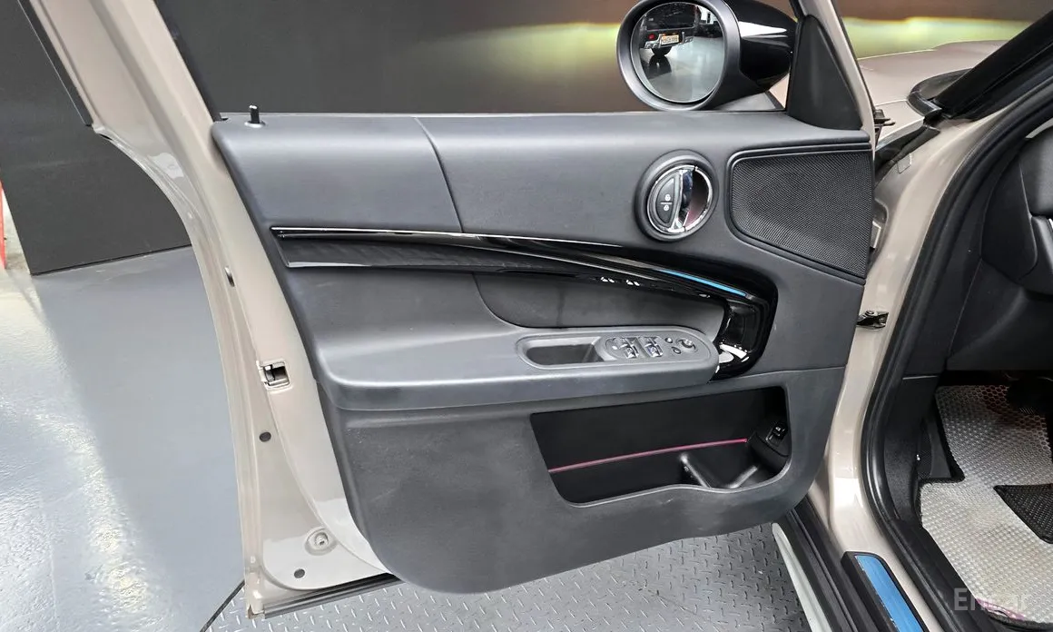 Mini Countryman 2011 Classic Plus Launch Pack