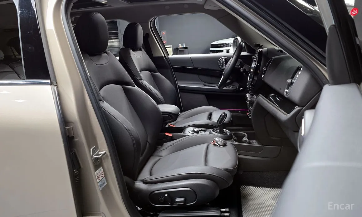 Mini Countryman 2011 Classic Plus Launch Pack