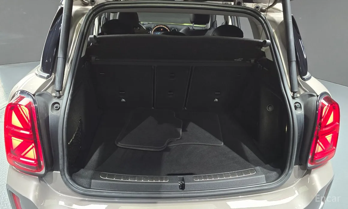 Mini Countryman 2011 Classic Plus Launch Pack