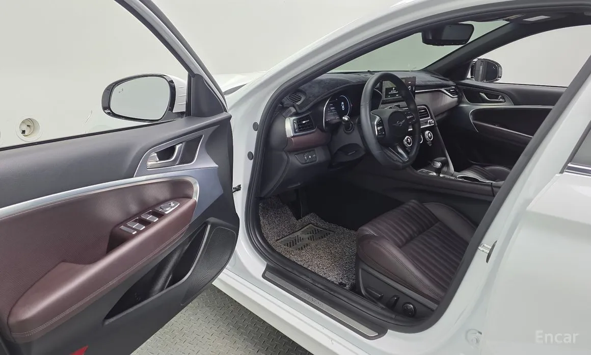 صورة 10 - Genesis G70