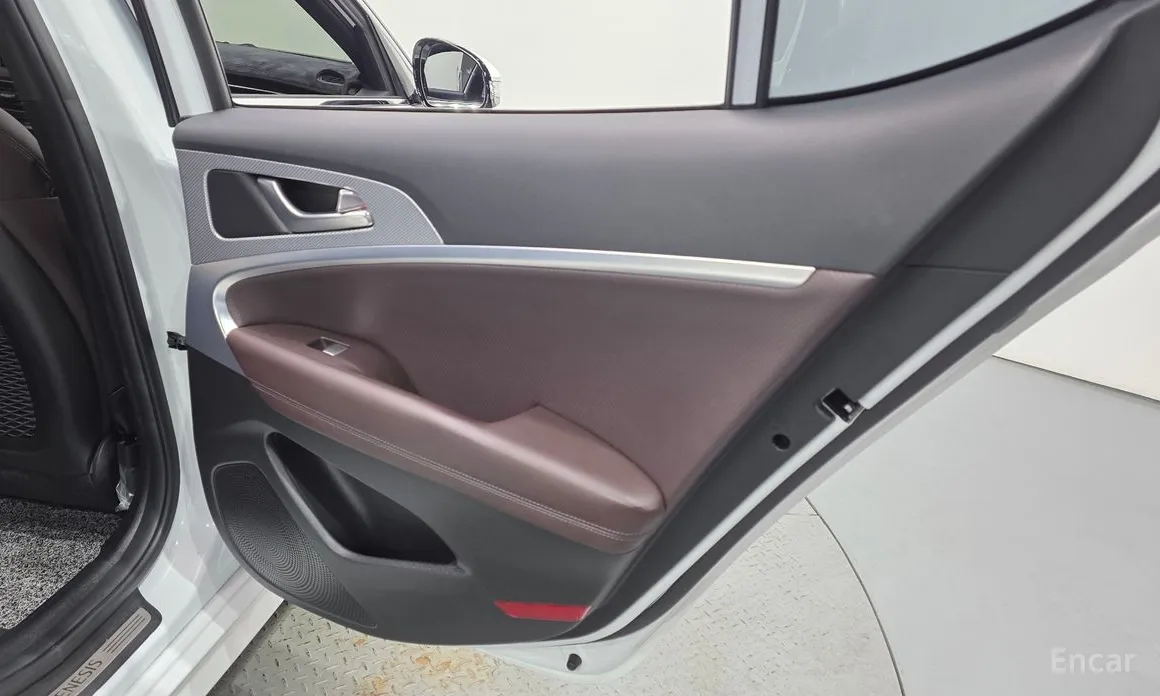 صورة 25 - Genesis G70