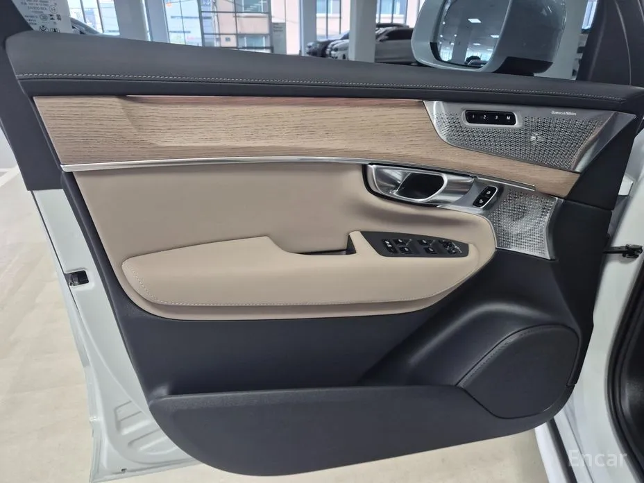 Фото 10 - Volvo XC90