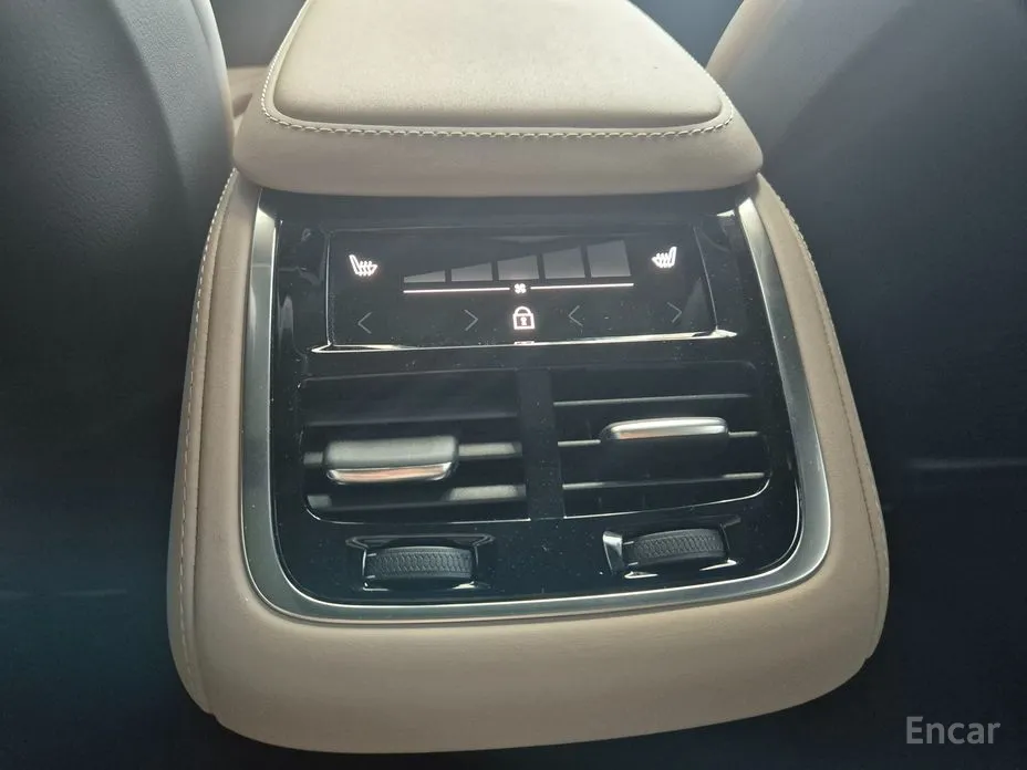 Фото 19 - Volvo XC90
