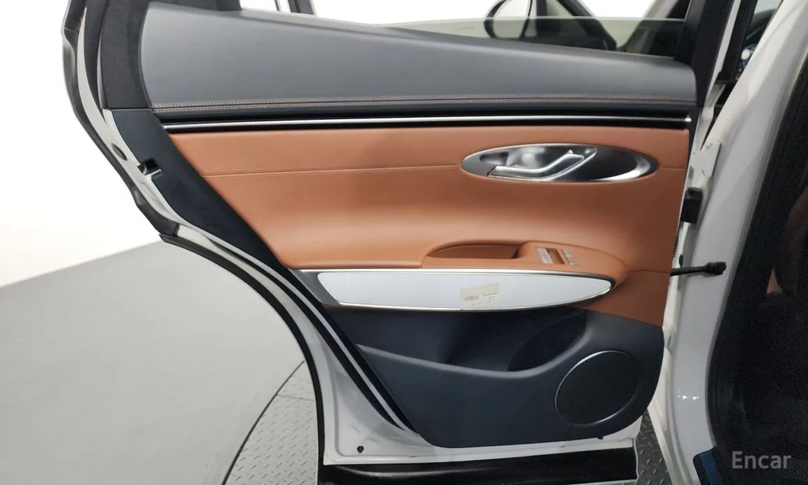 Фото 25 - Genesis GV70
