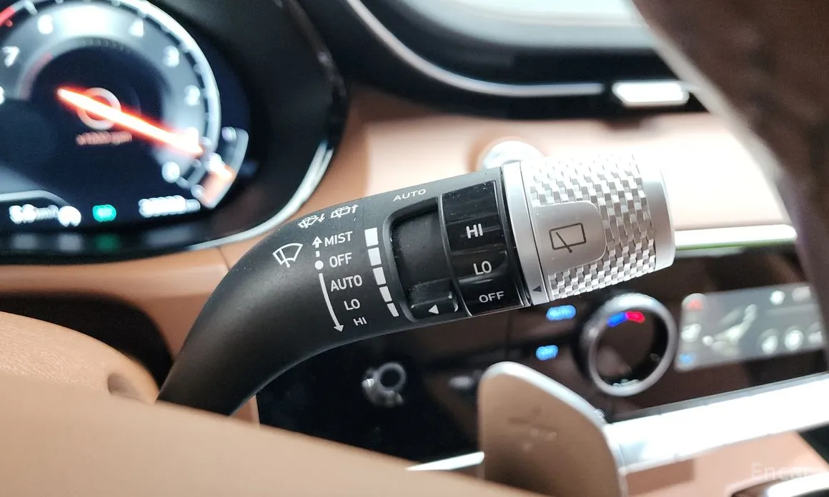 Фото 29 - Genesis GV70
