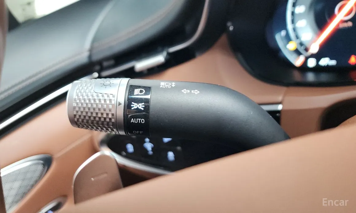 Фото 30 - Genesis GV70