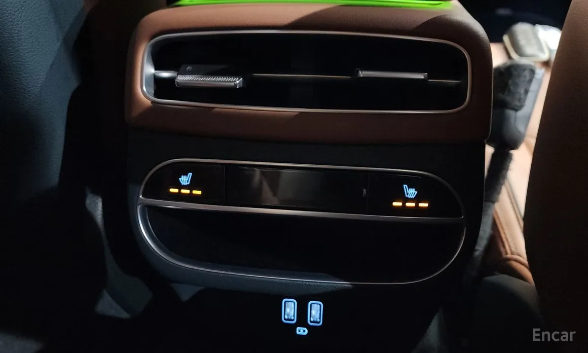 Фото 36 - Genesis GV70