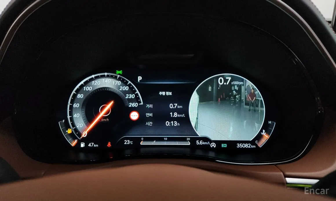 Фото 8 - Genesis GV70
