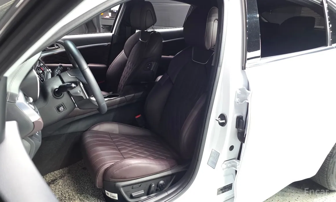 Genesis G70 2022 Gasoline 2.0T 2WD