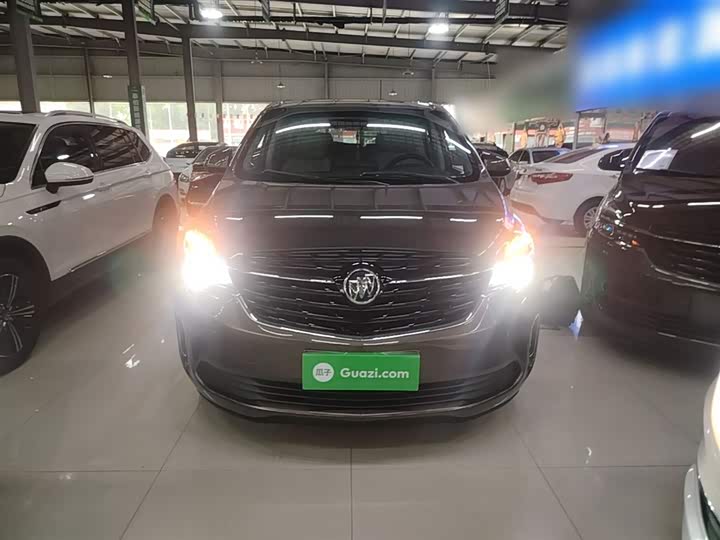 Photo 3 - Buick GL8 ES