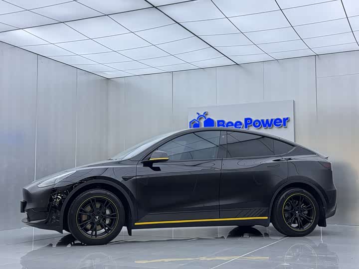 Zdjęcie 4 - Tesla Model Y