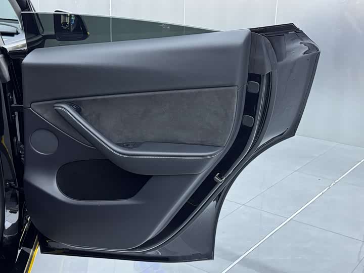 Zdjęcie 9 - Tesla Model Y