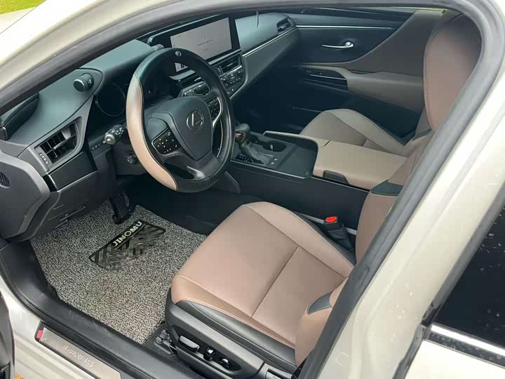 Фото 6 - Lexus ES