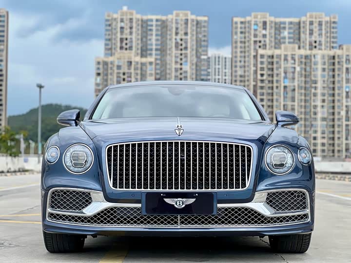 Фото 2 - Bentley Flying Spur Hybrid