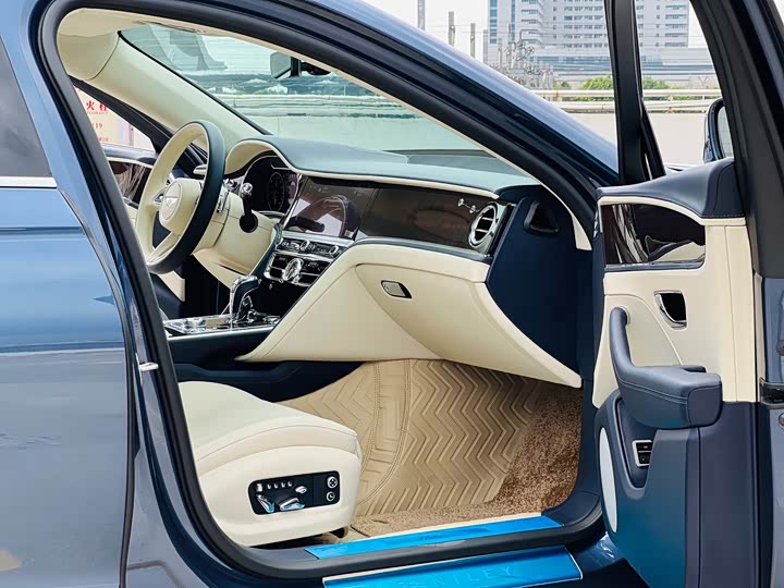 Фото 6 - Bentley Flying Spur Hybrid