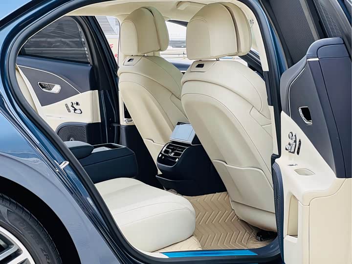 Фото 7 - Bentley Flying Spur Hybrid