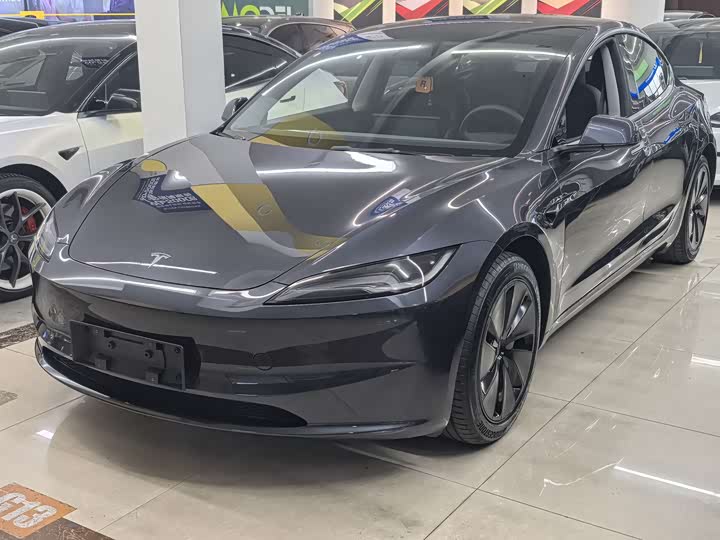 Фото 1 - Tesla Model 3