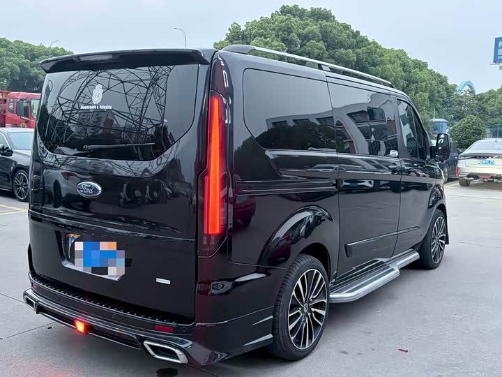 2023 Ford Tourneo
