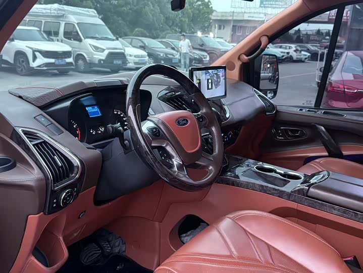 2023 Ford Tourneo