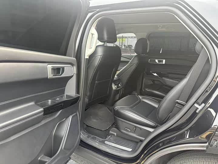 Фото 4 - Ford Explorer