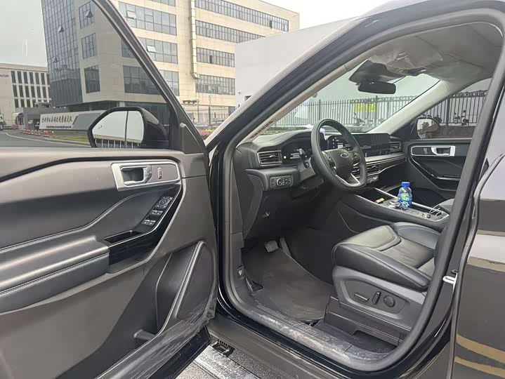 Фото 5 - Ford Explorer