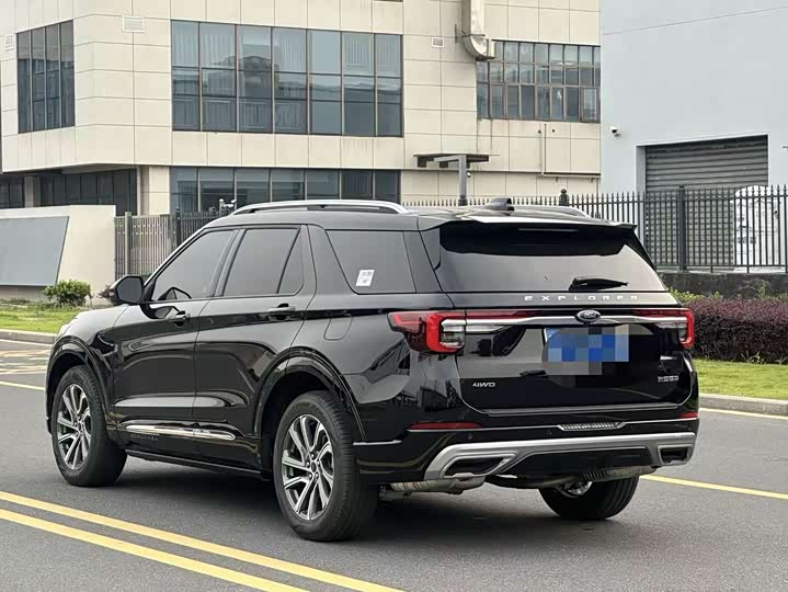Фото 8 - Ford Explorer